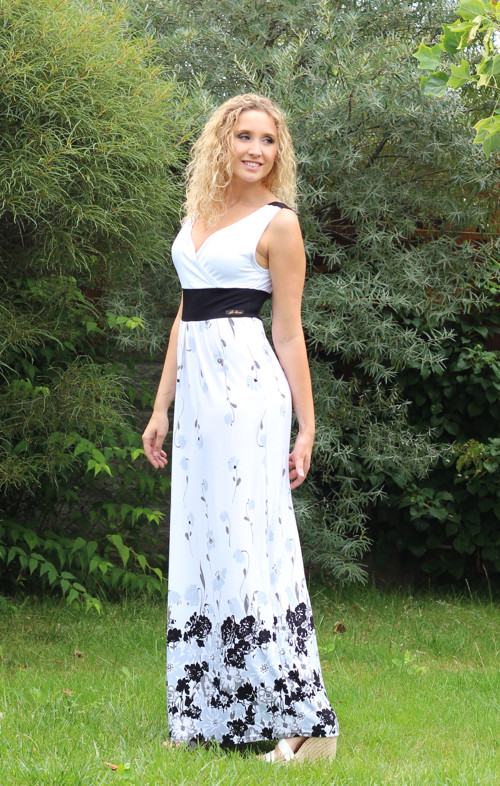 Šedobílé šaty se zvýšeným pasem — foto 1