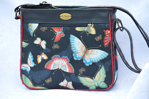 CROSSBODY - Robert Kaufman — foto 1