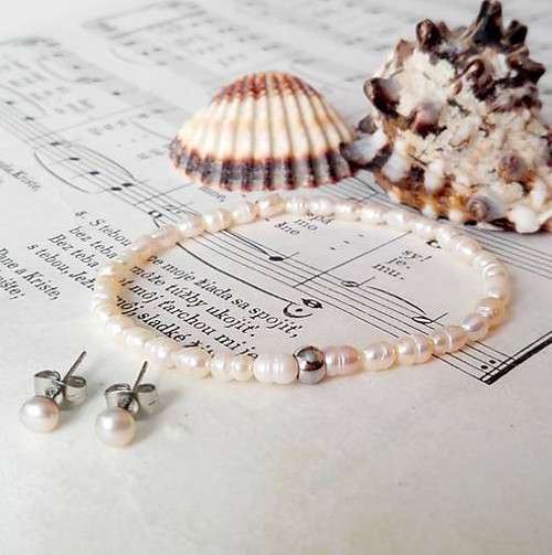 Freshwater Pearls Set / Sada náušníc a náramku