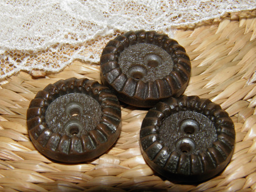 Hnědé knoflíky