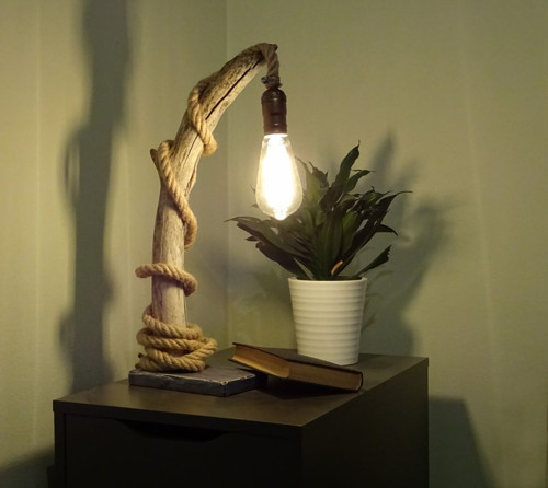 Lampa, stolní, vyplavené dřevo — foto 1