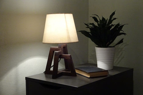 Lampa, stolní, dřevo — foto 1