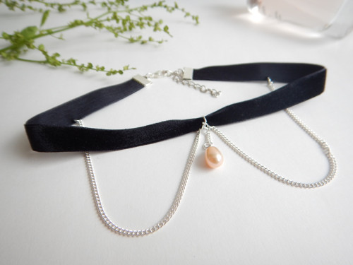 Sametový choker s perlou — foto 1