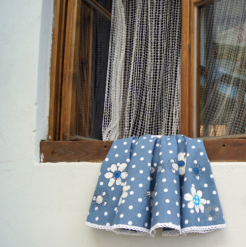 Luxusní suknička s květy 3-7 let — foto 1