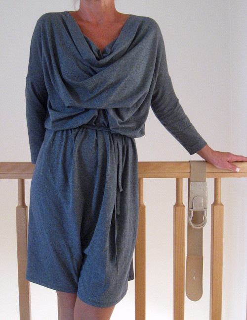Tmavě šedé... oversize šaty" ... — foto 1