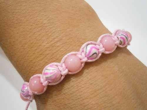 Růžový náramek (macramé/shamballa) — foto 1