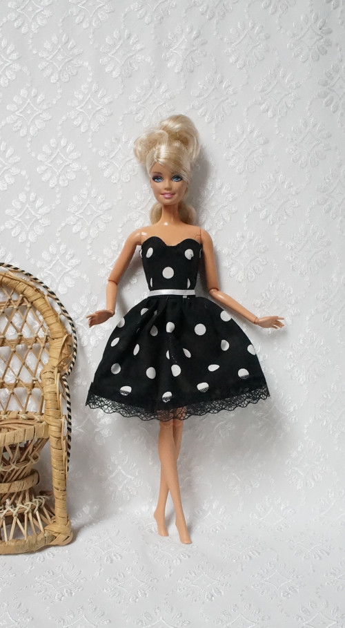Puntíkaté letní šaty — foto 1