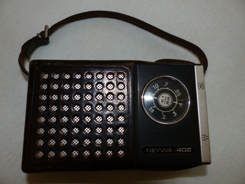 Rádio v koženém obalu Neywa 402 — foto 1
