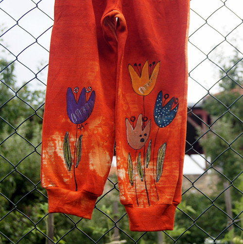 Pohodlné gatě s tulipány 5-7 let — foto 1