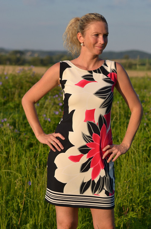 Tříbarevné šaty-výprodej — foto 1