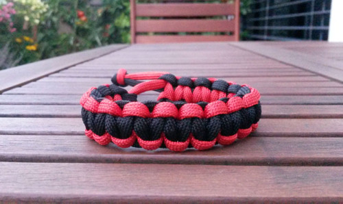 Paracord cobra - čierno-červený — foto 1
