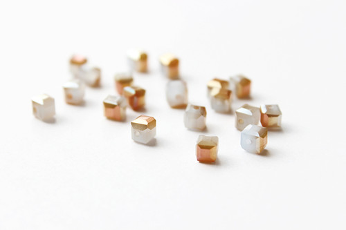 8ks - Skleněná broušená krychle - 4 mm — foto 1
