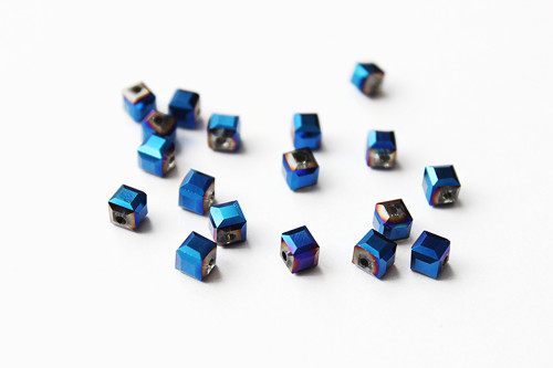 8ks - Skleněná broušená krychle - 4 mm — foto 1
