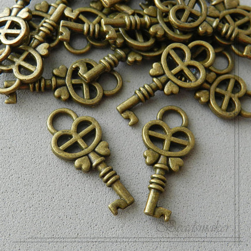 Přívěsek Klíč, 18x8 mm - 2 ks — foto 1