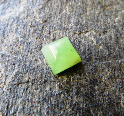 Extra Nefrit Rusko, kabošon č.013 — foto 1