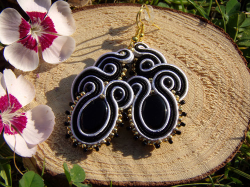 Sutaškové náušnice White and Black with Gold