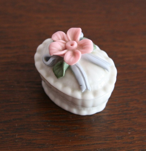 Rozkošná vintage porcelánová mini šperkovnice — foto 1