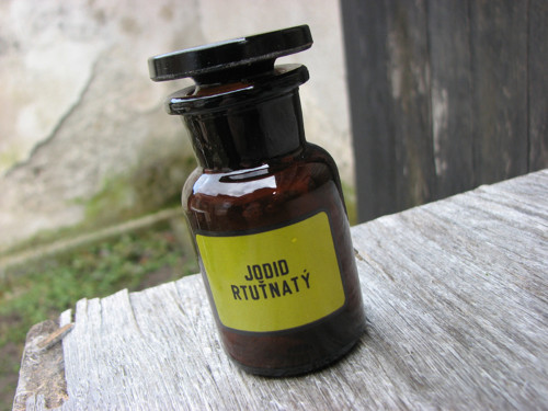 Jodid rtuťnatý...lékárenská lahev