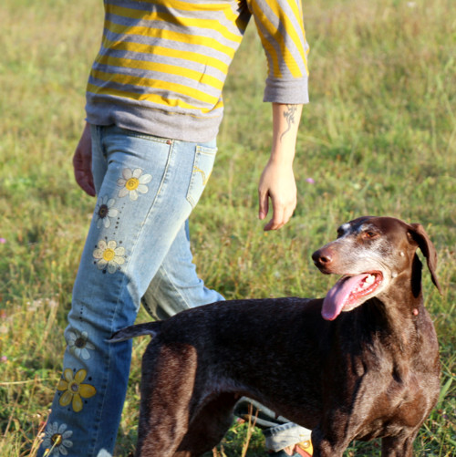 Krásné malované jeans s květy — foto 1