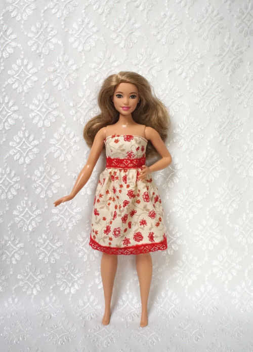 Šaty pro Barbie 2016 - curvy - baculku — foto 1