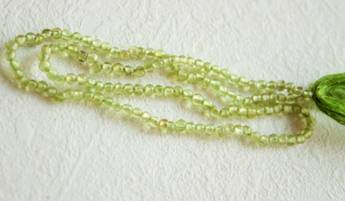 Olivín kuličky 2mm/23cm — foto 1