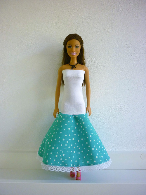 Šaty na panenku Barbie — foto 1