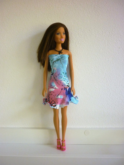 Šaty na panenku Barbie — foto 1