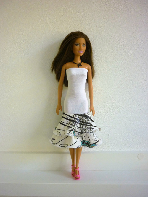 Šaty na panenku Barbie — foto 1