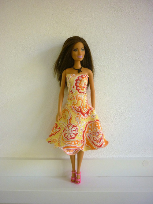 Šaty na panenku Barbie — foto 1