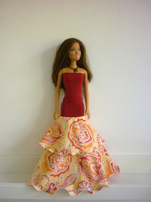 Šaty na panenku Barbie — foto 1