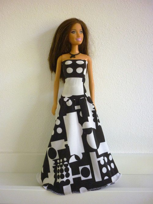 Šaty na panenku Barbie — foto 1
