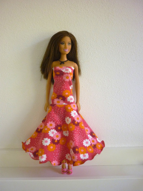 Šaty na panenku Barbie — foto 1