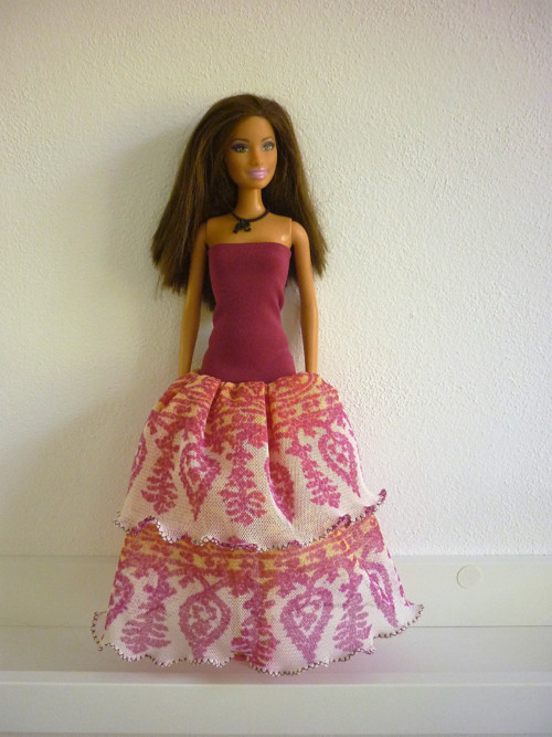 Šaty na panenku Barbie — foto 1