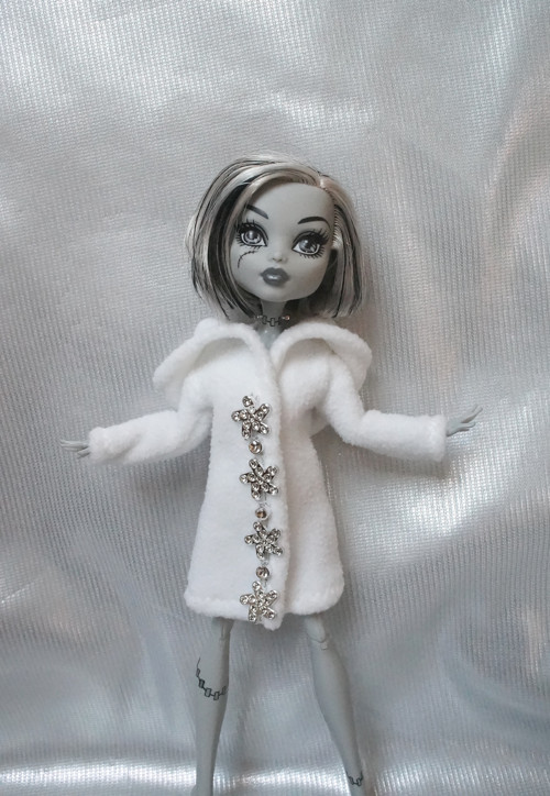 Sněhový kabátek pro Monster High — foto 1
