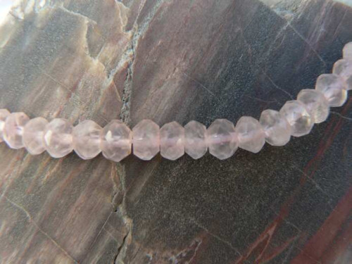 Růženín fasetovaný korálek 4,8mm(4 kusy)