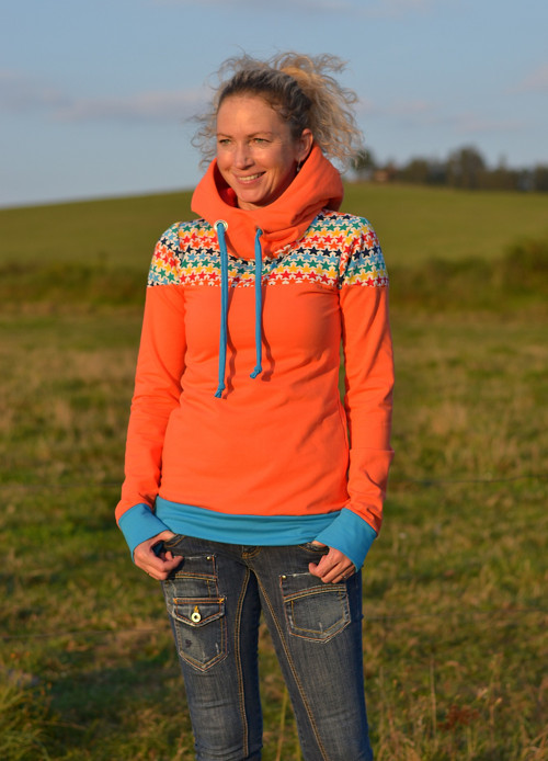 Oranžová mikina — foto 1