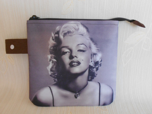 Taštička - Marilyn + puntík na hnědé — foto 1