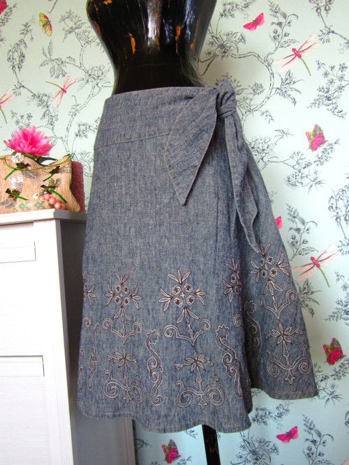 Sukně ala jeans vyšívaná — foto 1