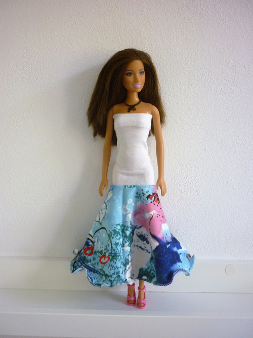 Šaty na panenku Barbie — foto 1
