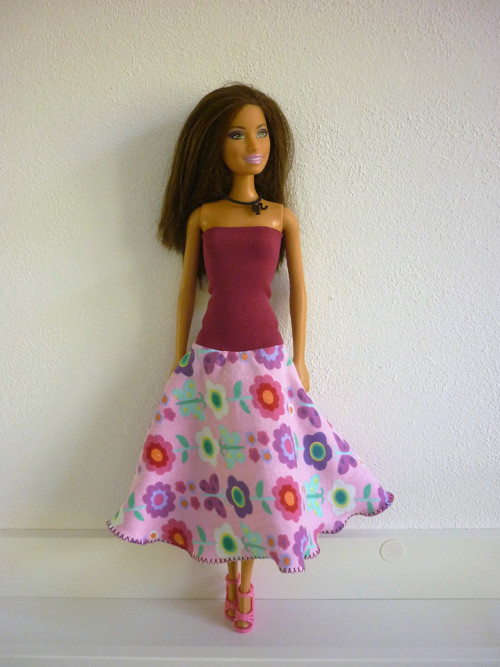 Šaty na panenku Barbie — foto 1