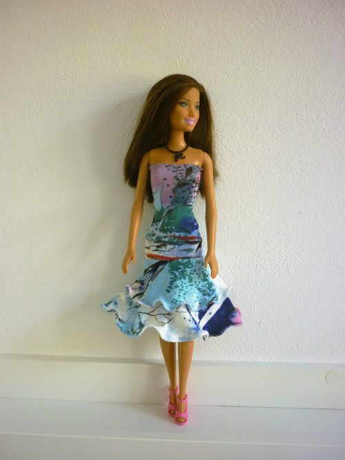 Šaty na panenku Barbie — foto 1