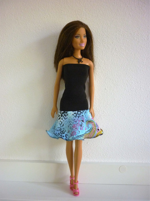 Šaty na panenku Barbie — foto 1