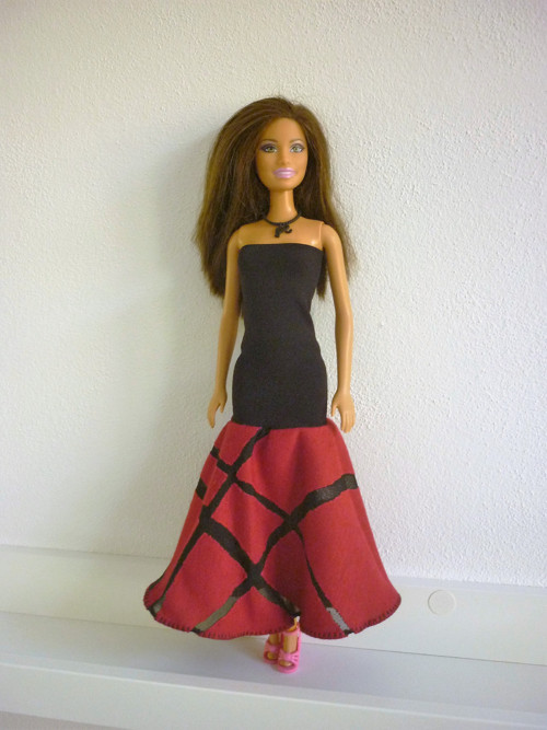 Šaty na panenku Barbie — foto 1