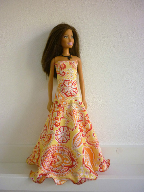 Šaty na panenku Barbie — foto 1