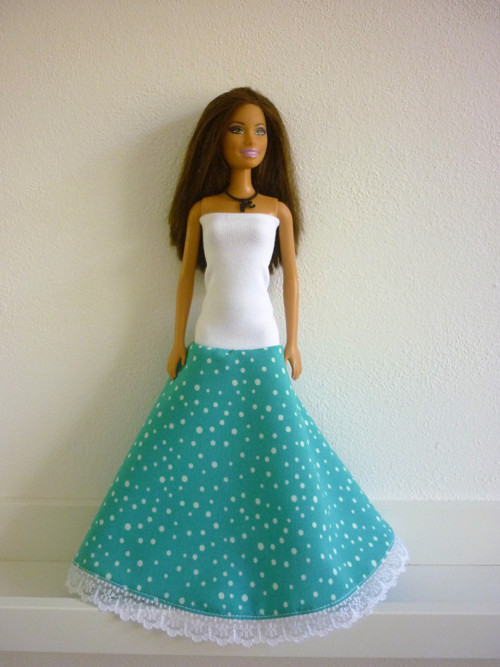 Šaty na panenku Barbie — foto 1