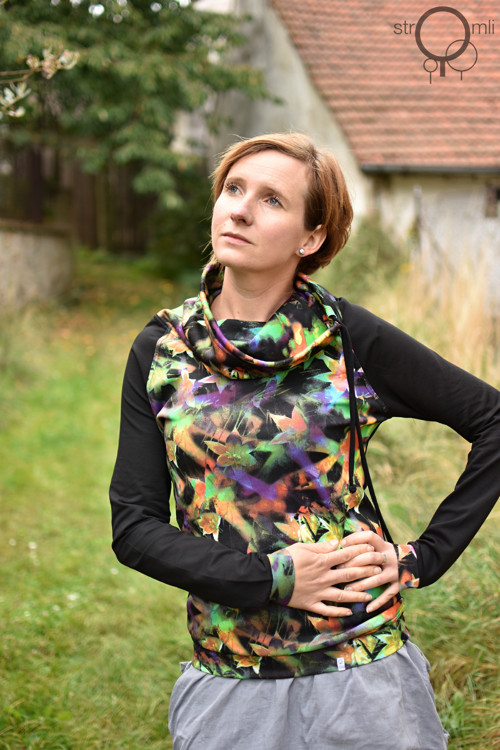Rozkvetlá mikina, vel. S :) — foto 1