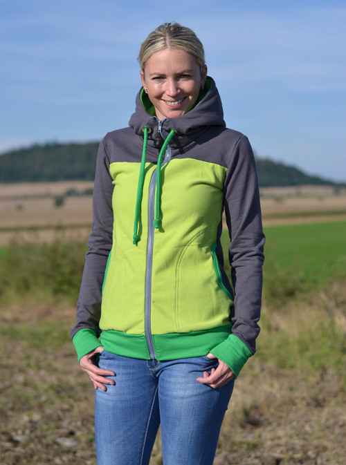 Tříbarevná mikina — foto 1