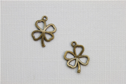 Přívěsek čtyřlístek 15x20 mm (po 1ks)