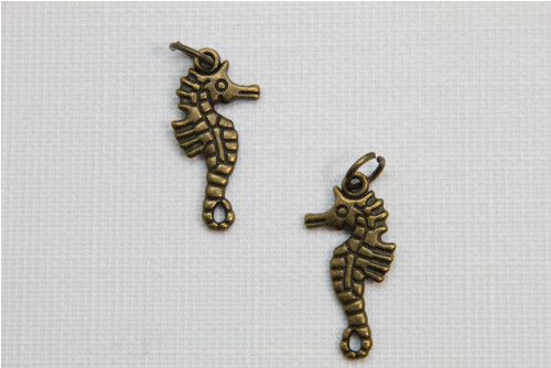 Přívěsek mořský koník 24x10mm (po 1ks)