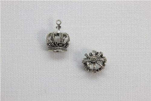 Přívěsek korunka 25x19mm (po 2 ks)
